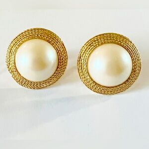Vintage Gold Tone Heavy Pearl with Gold Trim Clip On Earrings